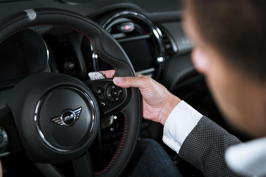 Детали интерьера Mini John Cooper Works GP (F56) 2020 года  (WW) (фото 49 из 70)